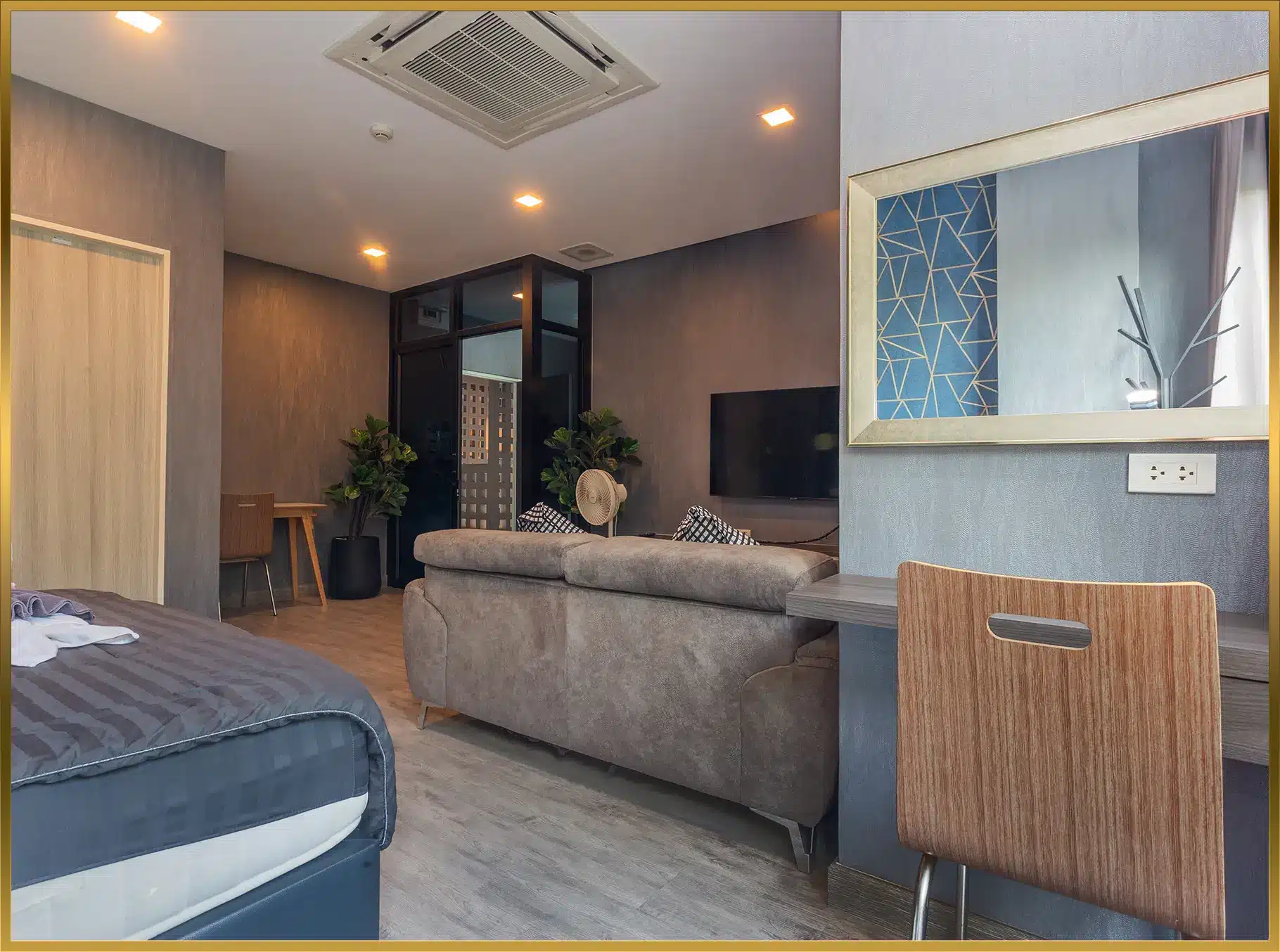 โรงแรม T62Residence ที่พักคลอง 5 ตำบล รังสิต คลองหลวง ธัญบุรี ปทุมธานี ห้องพักรายวันคลอง 5 ห้องพัก ดีลักซ์ Deluxe TV 30 ตรม.ราคา 1,100 บาท